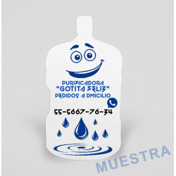 Imánes publicitarios en forma de garrafón impresos a dos tintas en serigrafía.