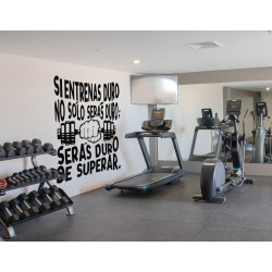 Vinil decorativo con frase motivacional "Si entrenas duro no sólo serás duro; serás duro de superar"